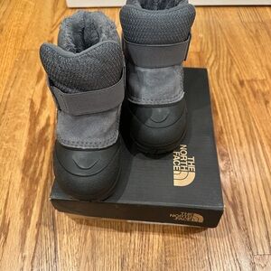 The North Face Waterproof  Warm Alpenglow II Boots  Size 9 Toddler/in box